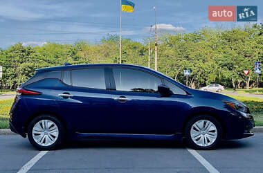 Хэтчбек Nissan Leaf 2022 в 