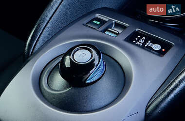 Хэтчбек Nissan Leaf 2022 в 