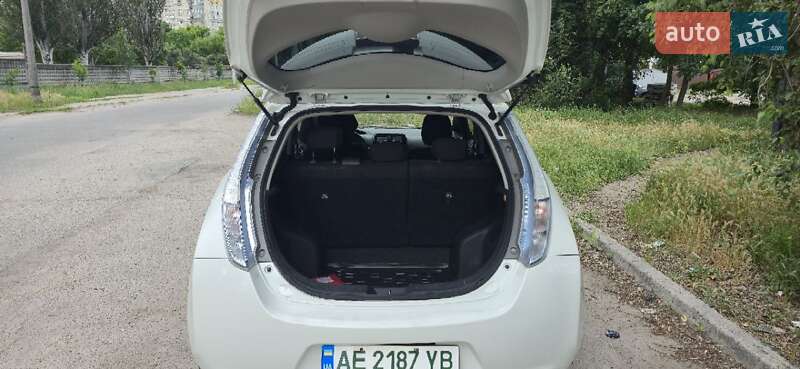 Хетчбек Nissan Leaf 2015 в Дніпрі