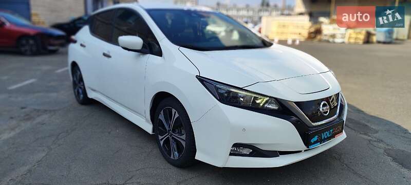 Хетчбек Nissan Leaf 2018 в 