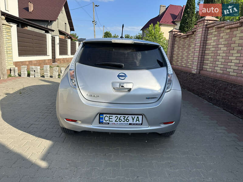 Хэтчбек Nissan Leaf 2013 в Черновцах