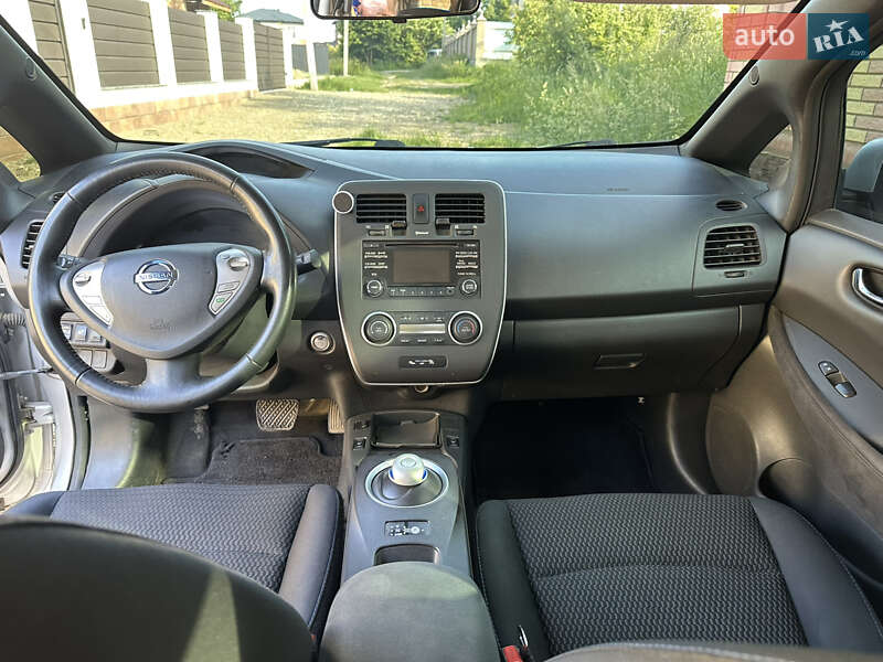 Хэтчбек Nissan Leaf 2013 в Черновцах