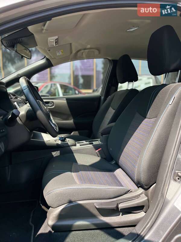 Хэтчбек Nissan Leaf 2022 в Киеве