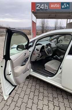 Хэтчбек Nissan Leaf 2012 в 
