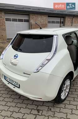 Хэтчбек Nissan Leaf 2012 в 