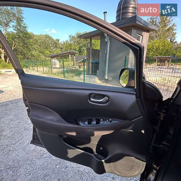 Хэтчбек Nissan Leaf 2014 в Днепре