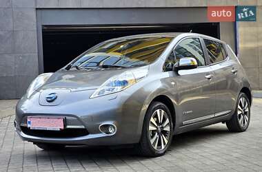 Хетчбек Nissan Leaf 2013 в 