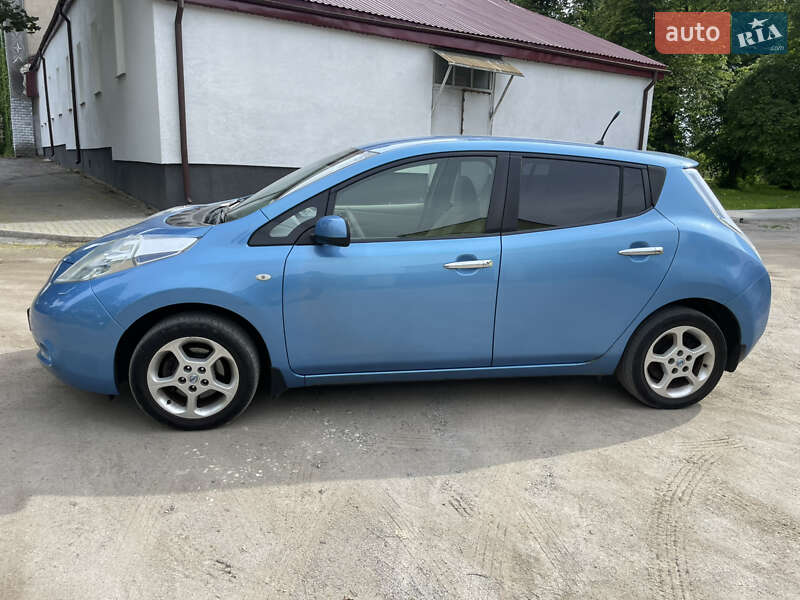 Хэтчбек Nissan Leaf 2012 в Красилове