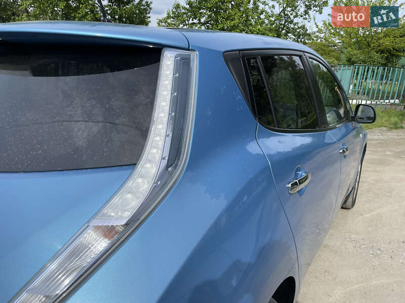 Хэтчбек Nissan Leaf 2012 в Красилове
