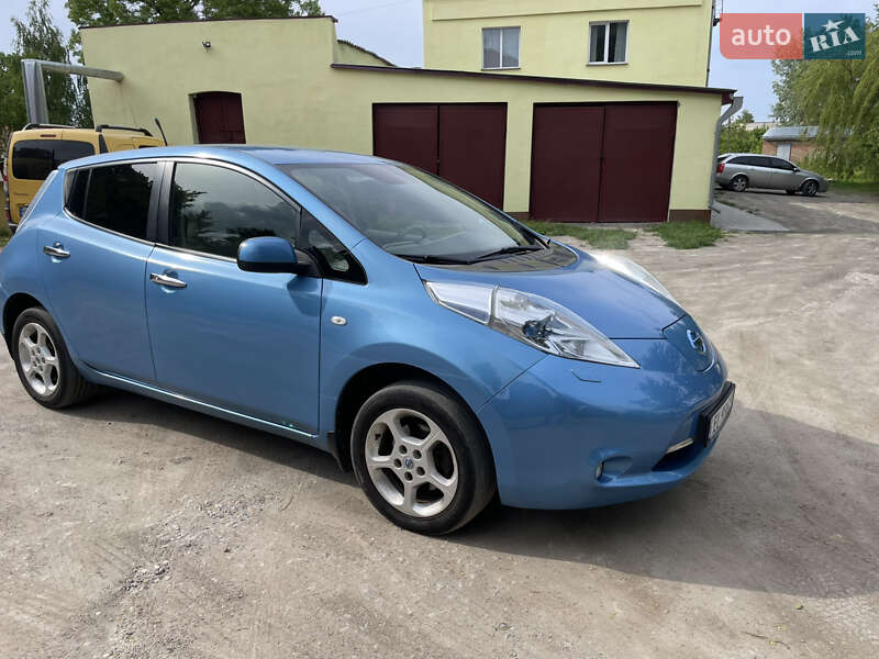 Хэтчбек Nissan Leaf 2012 в Красилове