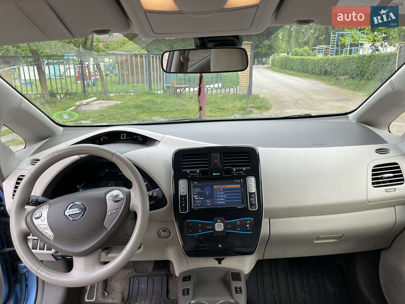 Хэтчбек Nissan Leaf 2012 в Красилове