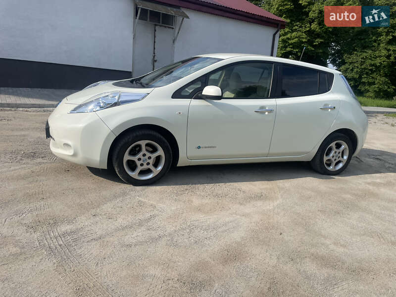Хэтчбек Nissan Leaf 2012 в Красилове