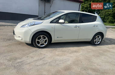 Хэтчбек Nissan Leaf 2012 в 