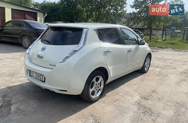 Хэтчбек Nissan Leaf 2012 в 