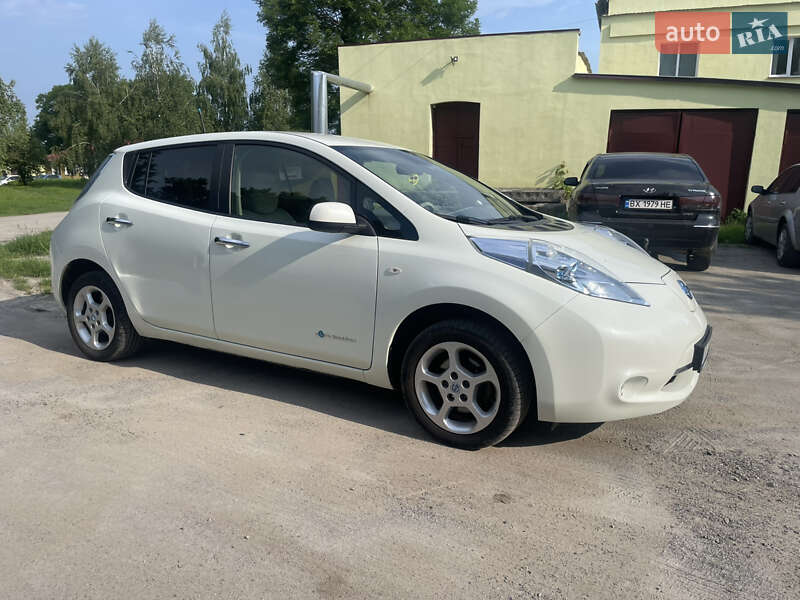 Хэтчбек Nissan Leaf 2012 в Красилове