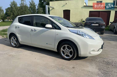 Хэтчбек Nissan Leaf 2012 в 