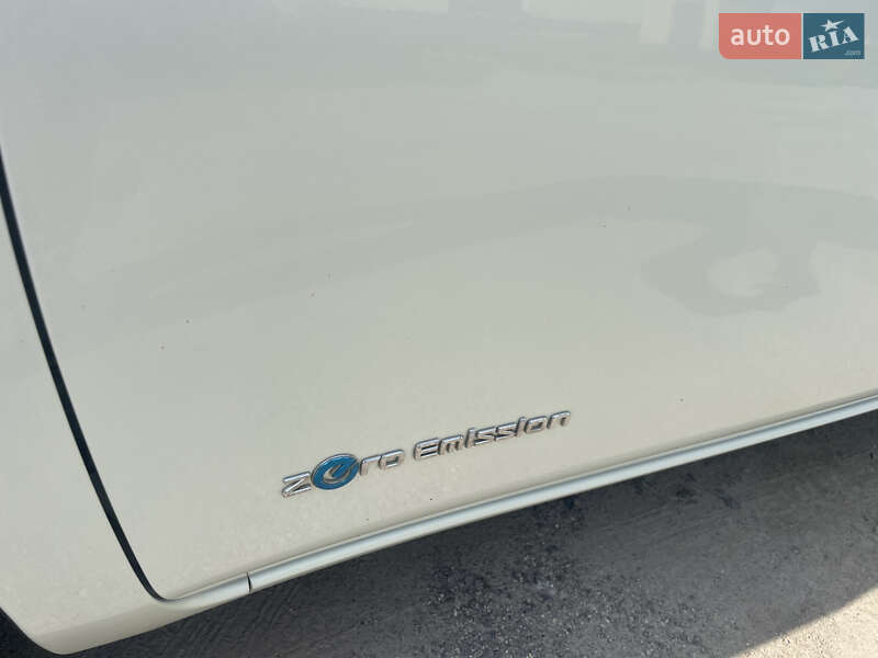 Хэтчбек Nissan Leaf 2012 в Красилове