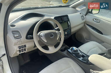 Хэтчбек Nissan Leaf 2012 в 