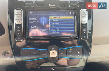Хэтчбек Nissan Leaf 2012 в 