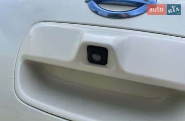 Хэтчбек Nissan Leaf 2012 в 