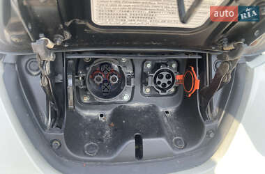 Хэтчбек Nissan Leaf 2012 в 