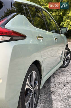 Хэтчбек Nissan Leaf 2018 в 