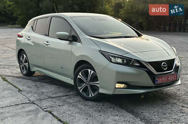 Хэтчбек Nissan Leaf 2018 в 
