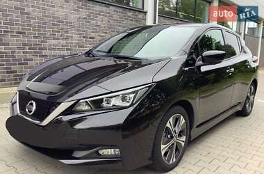 Хэтчбек Nissan Leaf 2021 в 