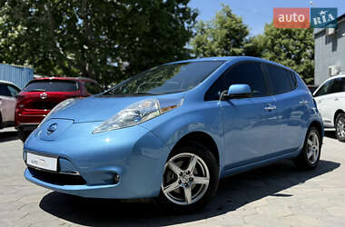Хэтчбек Nissan Leaf 2013 в 