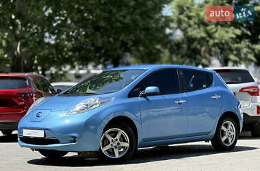 Хэтчбек Nissan Leaf 2013 в 