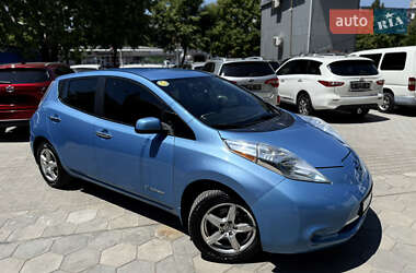 Хэтчбек Nissan Leaf 2013 в 