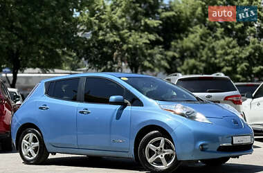 Хэтчбек Nissan Leaf 2013 в 