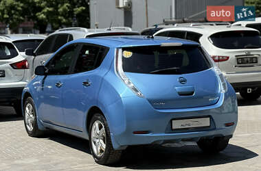 Хэтчбек Nissan Leaf 2013 в 