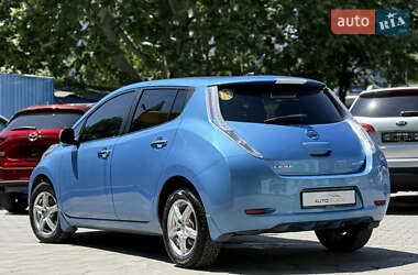 Хэтчбек Nissan Leaf 2013 в 