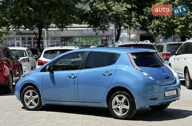 Хэтчбек Nissan Leaf 2013 в 
