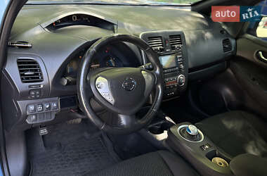Хэтчбек Nissan Leaf 2013 в 