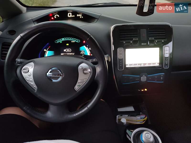 Хэтчбек Nissan Leaf 2016 в Херсоне