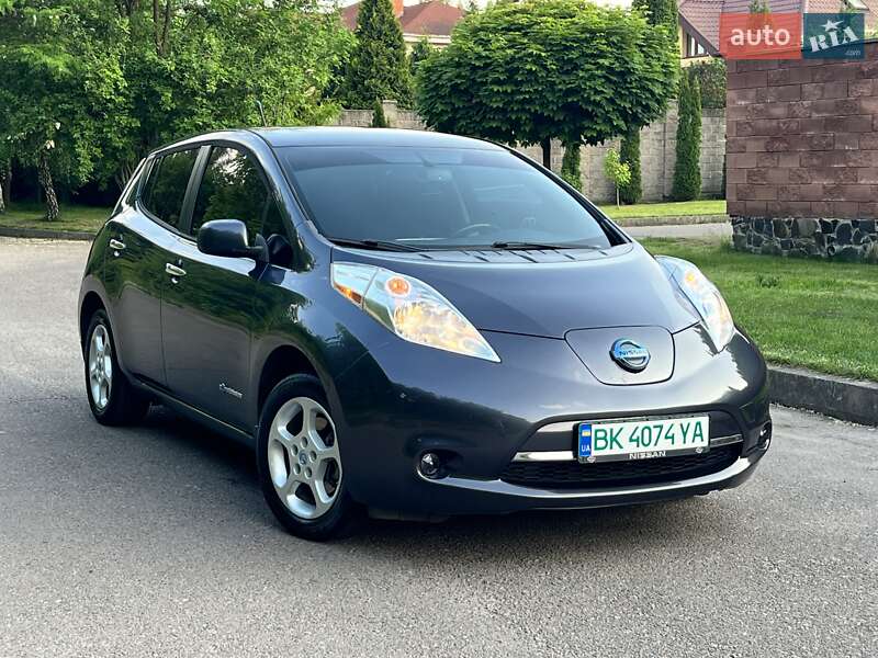 Хетчбек Nissan Leaf 2013 в 