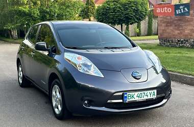 Хетчбек Nissan Leaf 2013 в 