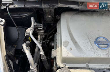 Хэтчбек Nissan Leaf 2014 в 