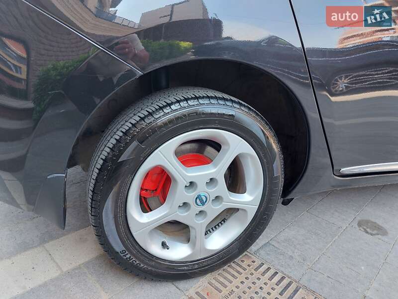 Хэтчбек Nissan Leaf 2013 в Ужгороде