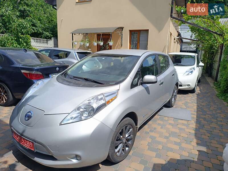 Хэтчбек Nissan Leaf 2015 в Ровно