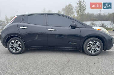 Хэтчбек Nissan Leaf 2013 в 