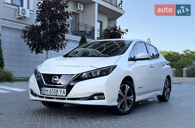Хэтчбек Nissan Leaf 2019 в 