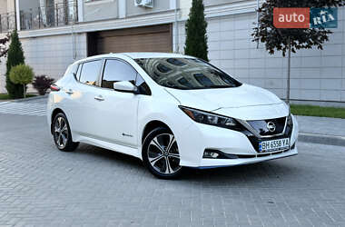 Хэтчбек Nissan Leaf 2019 в 