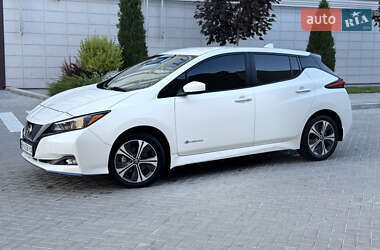 Хэтчбек Nissan Leaf 2019 в 