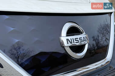 Хэтчбек Nissan Leaf 2019 в 