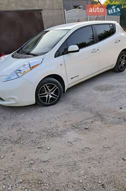 Хэтчбек Nissan Leaf 2014 в Запорожье