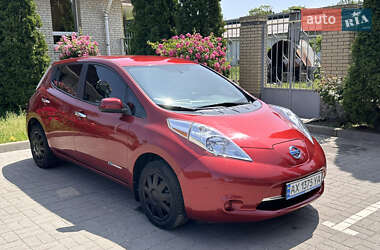 Хэтчбек Nissan Leaf 2014 в 