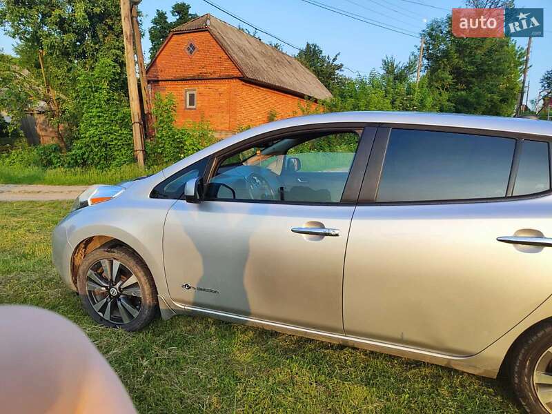 Хэтчбек Nissan Leaf 2014 в Хмельницком